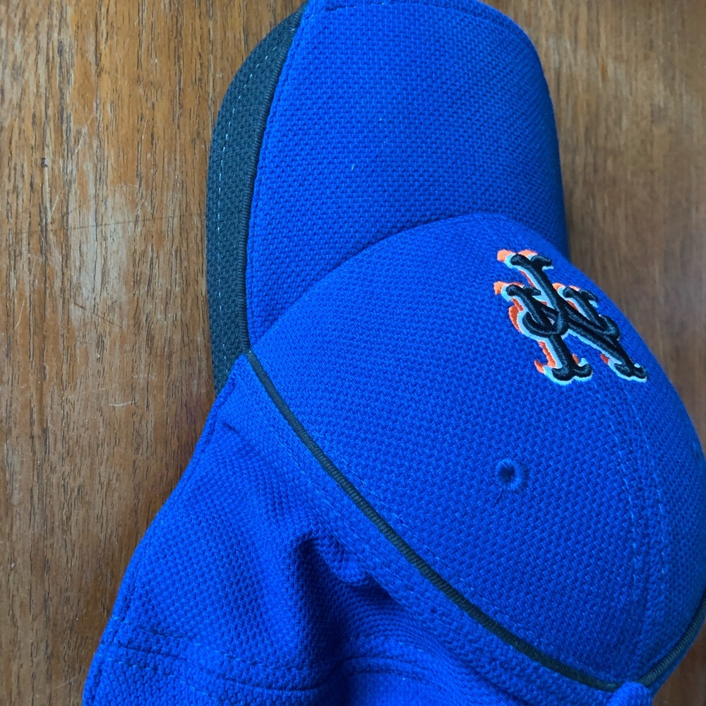 Hat - Picture 2 of 6